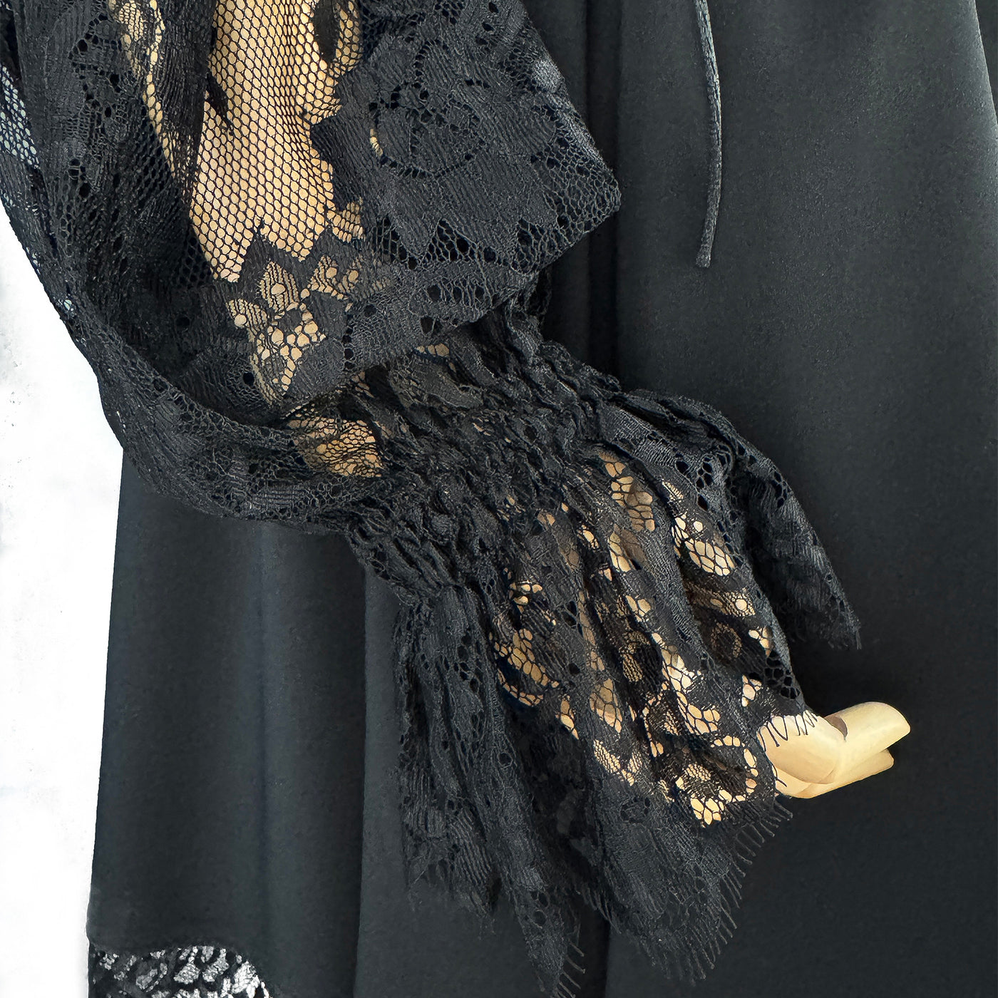 💫 Elegant Black Dress with Lace Sleeves