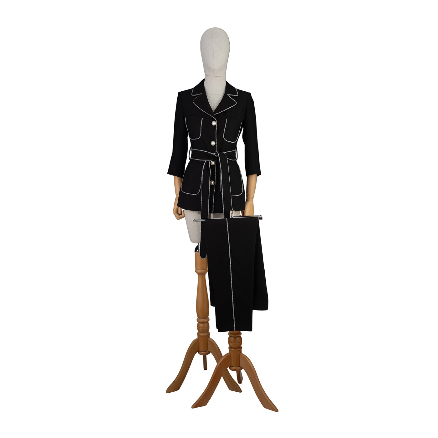 Black Suit with Contrast Trim and Belt – Sharp Elegance for Every Occasion