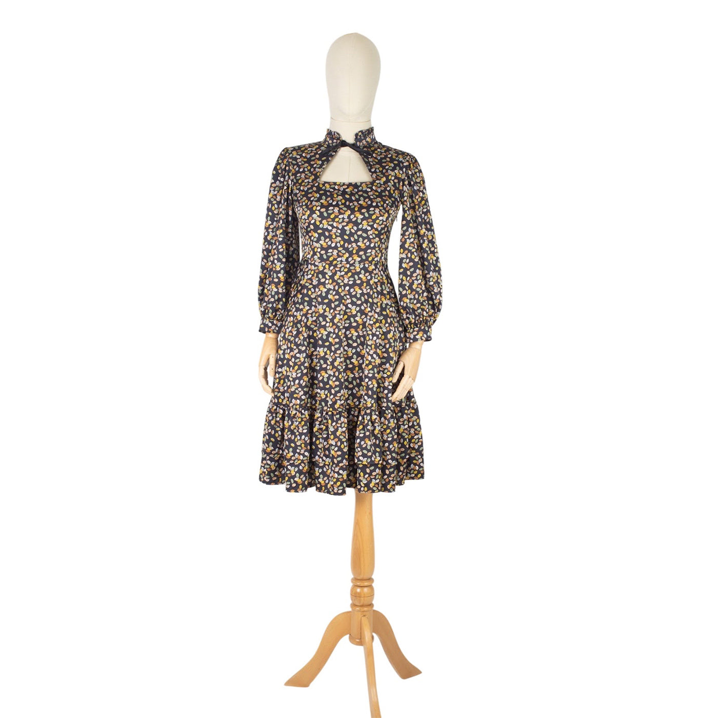 Leaf Print Dress with Neck Tie and Flounce Skirt
