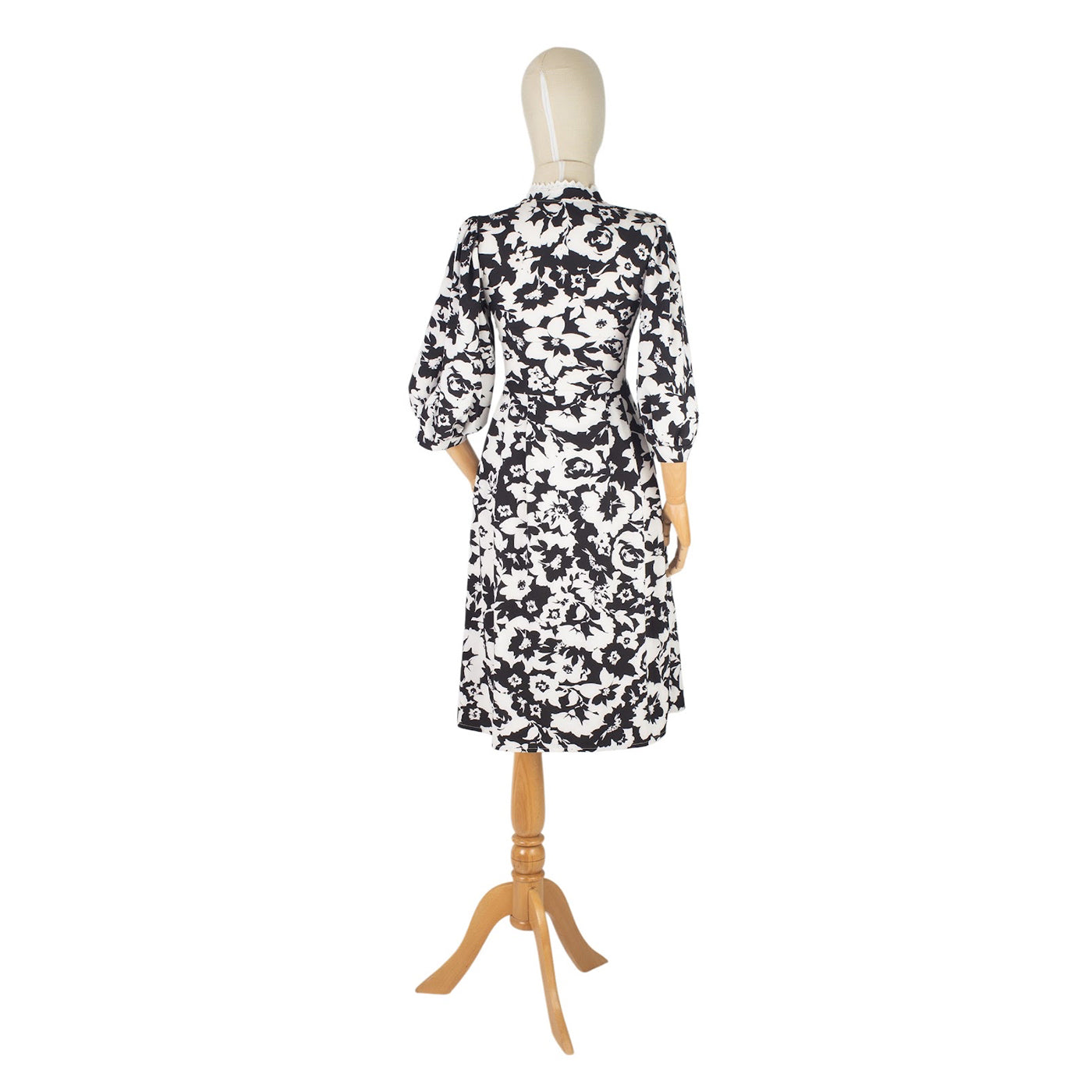 Floral Print Midi Dress with Wavy Collar and Button Detail