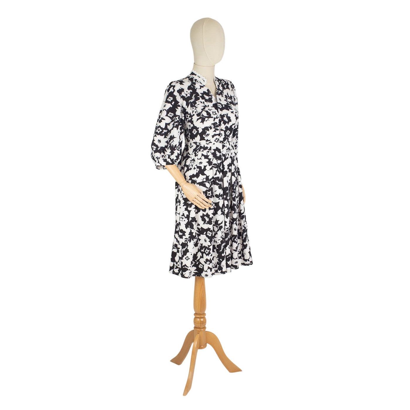 Floral Print Midi Dress with Wavy Collar and Button Detail