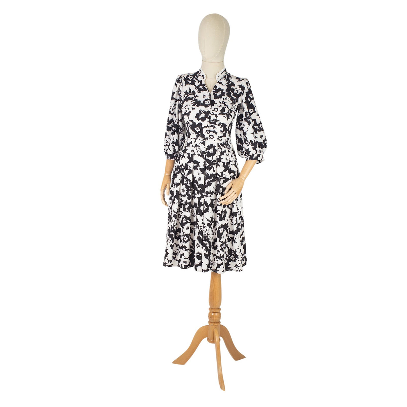 Floral Print Midi Dress with Wavy Collar and Button Detail